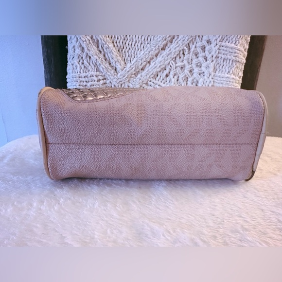 Michael Kors Pink Heart Pouch - Picture 6 of 8